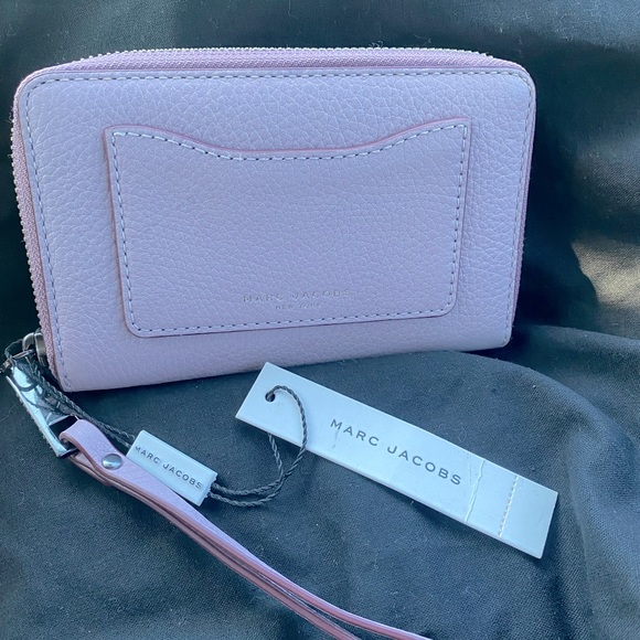 Marc Jacobs Handbags - ✨NWT! Marc Jacobs” Pale Lilac Wallet/Wristlet!
